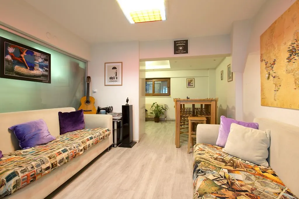 In House Hostel Σμύρνη